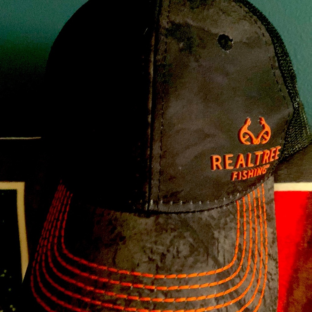 Real Tree hat, ponytail through in the back!